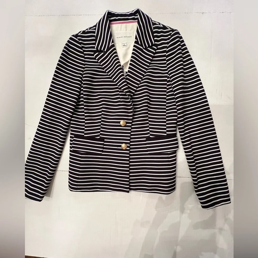 BANANA REPUBLIC STRETCH CLASS BLAZER. SIZE 0. NAVY AND WHITE - Picture 1 of 10